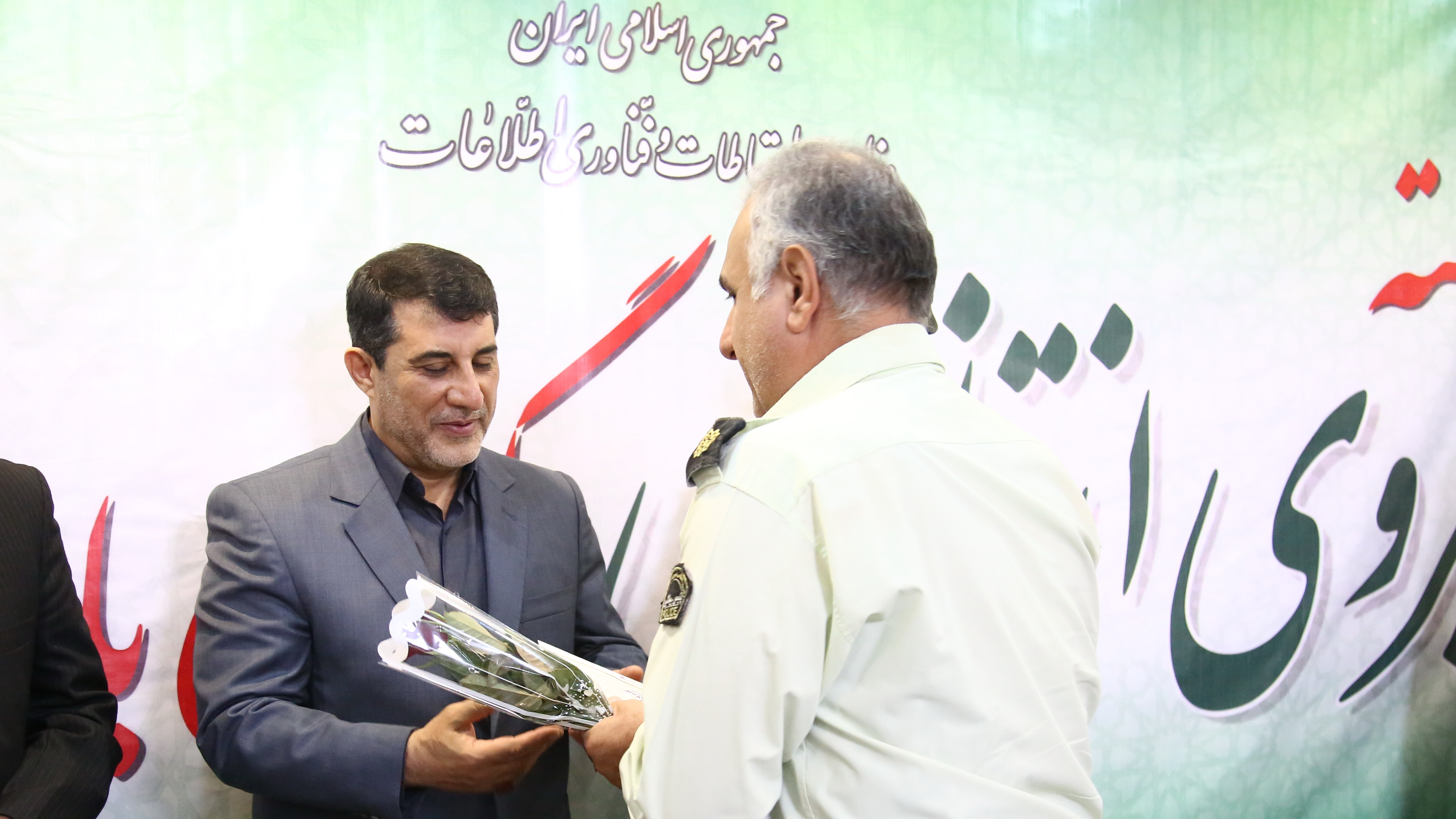 تقدیر معاون وزیر ارتباطات و فناوری اطلاعات از یگان ویژه نیروی انتظامی این وزارتخانه