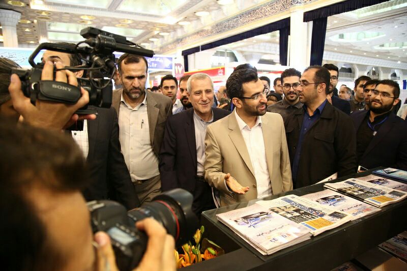 بازدید وزیر ارتباطات و فناوری اطلاعات از نمایشگاه مطبوعات