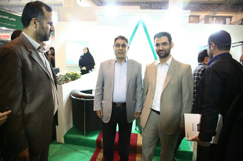 بازدید وزیر ارتباطات و فناوری اطلاعات از نمایشگاه مطبوعات