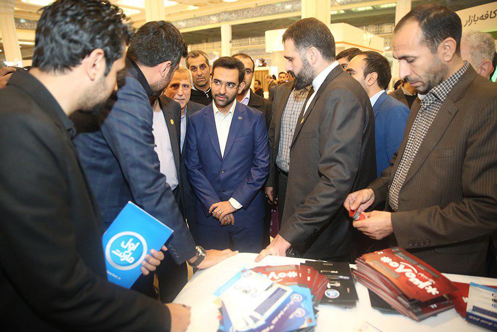 بازدید وزیر ارتباطات و فناوری اطلاعات از نمایشگاه رسانه های دیجیتال