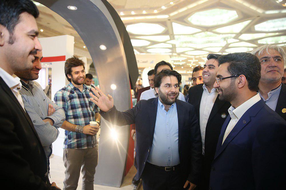 بازدید وزیر ارتباطات و فناوری اطلاعات از نمایشگاه رسانه های دیجیتال