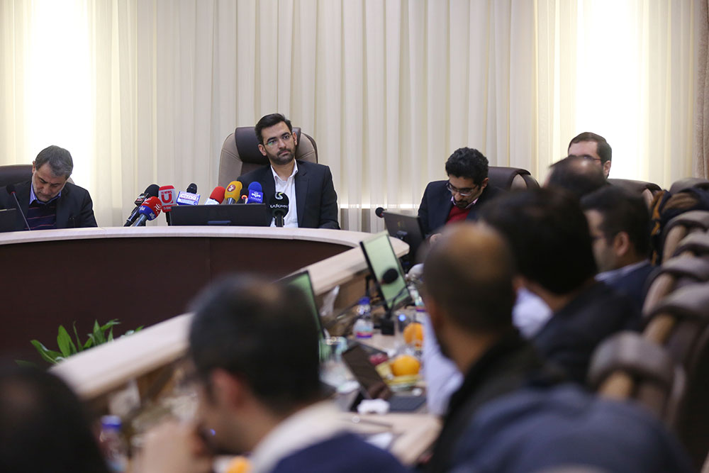 نشست هم اندیشی وزیر ارتباطات وفناوری اطلاعات با فعالان حوزه کسب و کار های نوپا 2