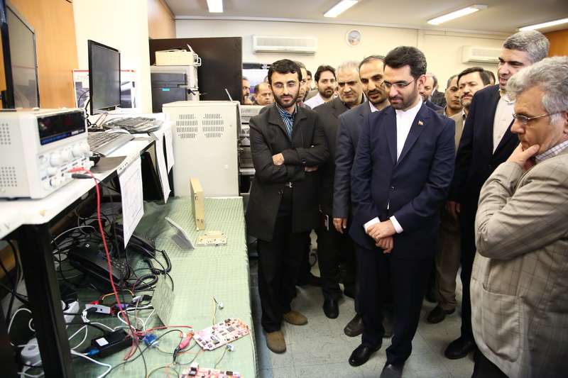 بازدید وزیر ارتباطات و فناوری اطلاعات از پروژه های پژوهشگاه ارتباطات و فناوری اطلاعات