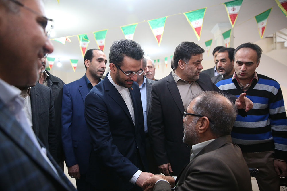 عیادت وزیر ارتباطات از جانبازان سرافراز و کاشت نهال به یاد شهیدان زنده 3