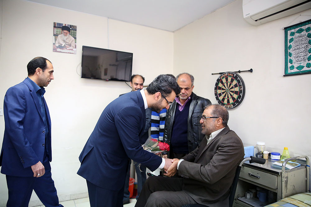 عیادت وزیر ارتباطات از جانبازان سرافراز و کاشت نهال به یاد شهیدان زنده 7