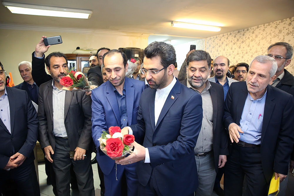 عیادت وزیر ارتباطات از جانبازان سرافراز و کاشت نهال به یاد شهیدان زنده 10