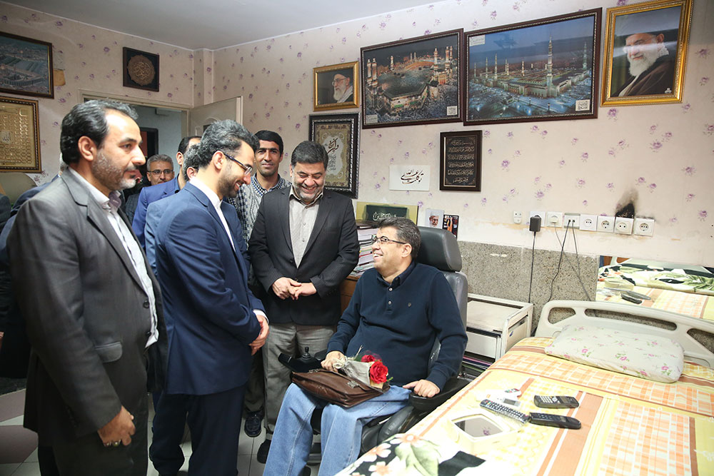 عیادت وزیر ارتباطات از جانبازان سرافراز و کاشت نهال به یاد شهیدان زنده 18