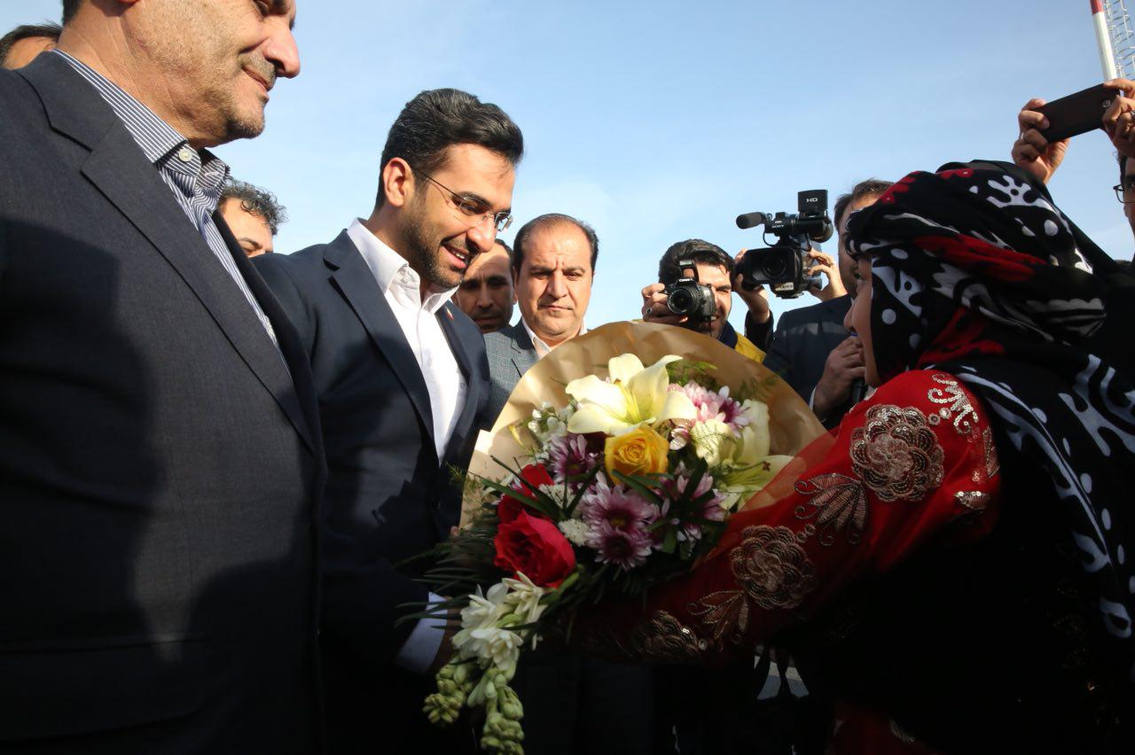 ورود وزیر ارتباطات به استان ایلام و حضور در جلسه شورای اداری استان