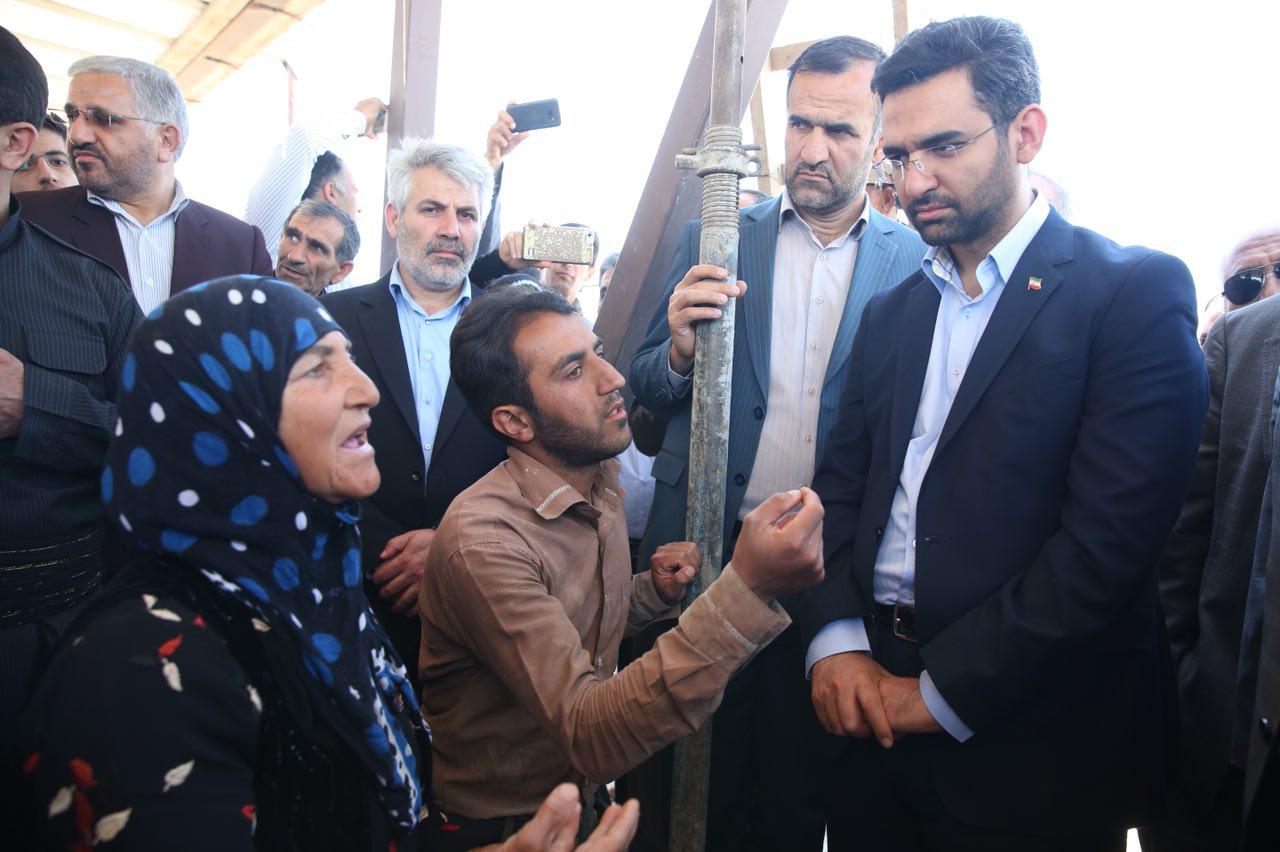 بازدید وزیر ارتباطات و فناوری اطلاعات از روستای زلزله زده ازگله و شرکت در جلسه فرمانداری ثلاث باباجانی