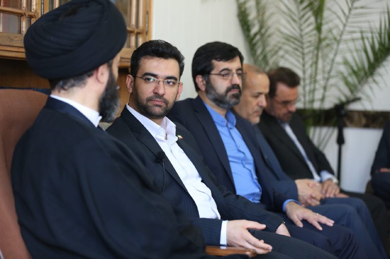 دیدار وزیر ارتباطات و فناوری اطلاعات با امام جمعه و نماینده ولی فقیه استان اردبیل 16