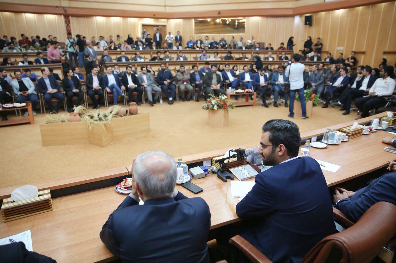 دیدار صمیمی وزیر ارتباطات و فناوری اطلاعات با جوانان و نخبگان حوزه ICT استان گیلان 6