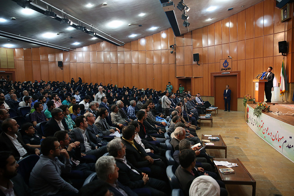 مراسم تجلیل از دانشجویان نمونه و ممتاز شاهد و ایثار گر دانشگاه علم و صنعت