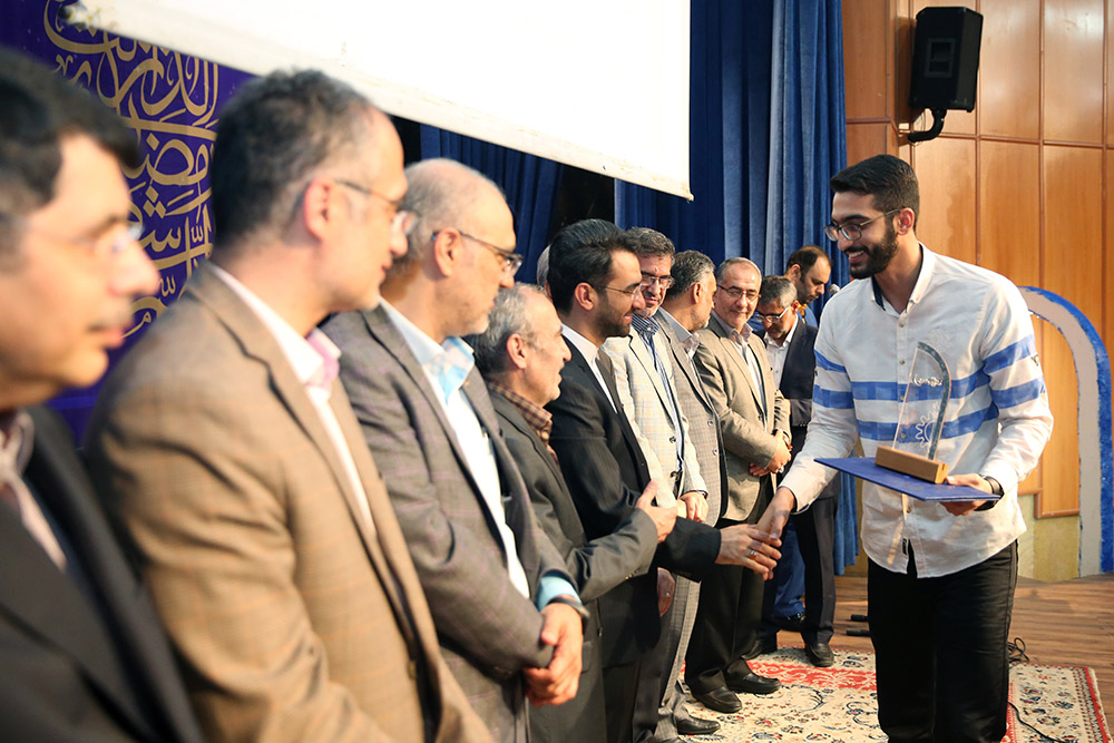 مراسم تجلیل از دانشجویان نمونه و ممتاز شاهد و ایثار گر دانشگاه علم و صنعت