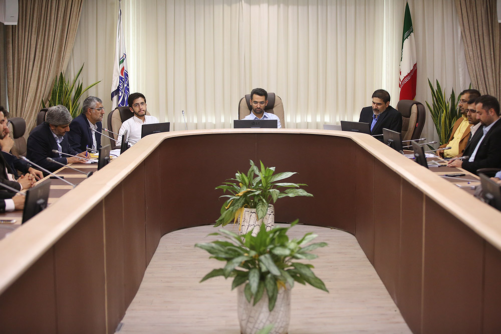 دیدار وزیر ارتباطات با جمعی از دانشجویان دانشگاه علم و صنعت