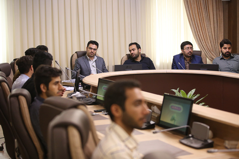 دیدار وزیر ارتباطات با جمعی از دانشجویان دانشگاه علم و صنعت