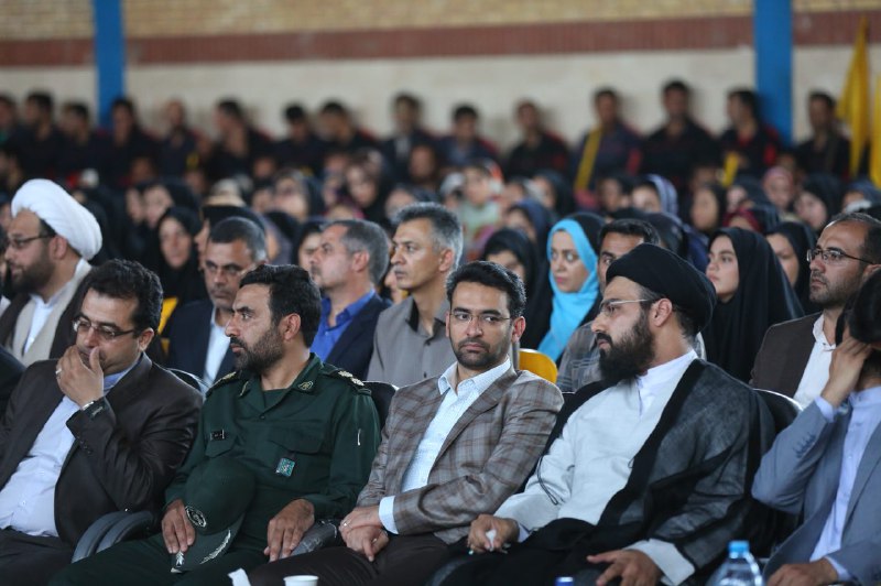 سفر وزیر ارتباطات و فناوری اطلاعات به شهرستان اردستان همزمان با سالروز شهدای هفتم تیر ‌