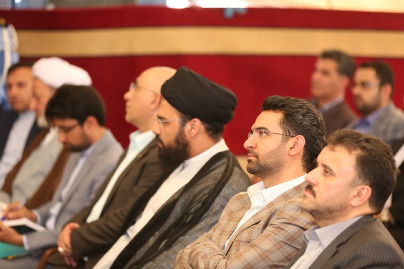 سفر وزیر ارتباطات و فناوری اطلاعات به شهرستان اردستان همزمان با سالروز شهدای هفتم تیر ‌