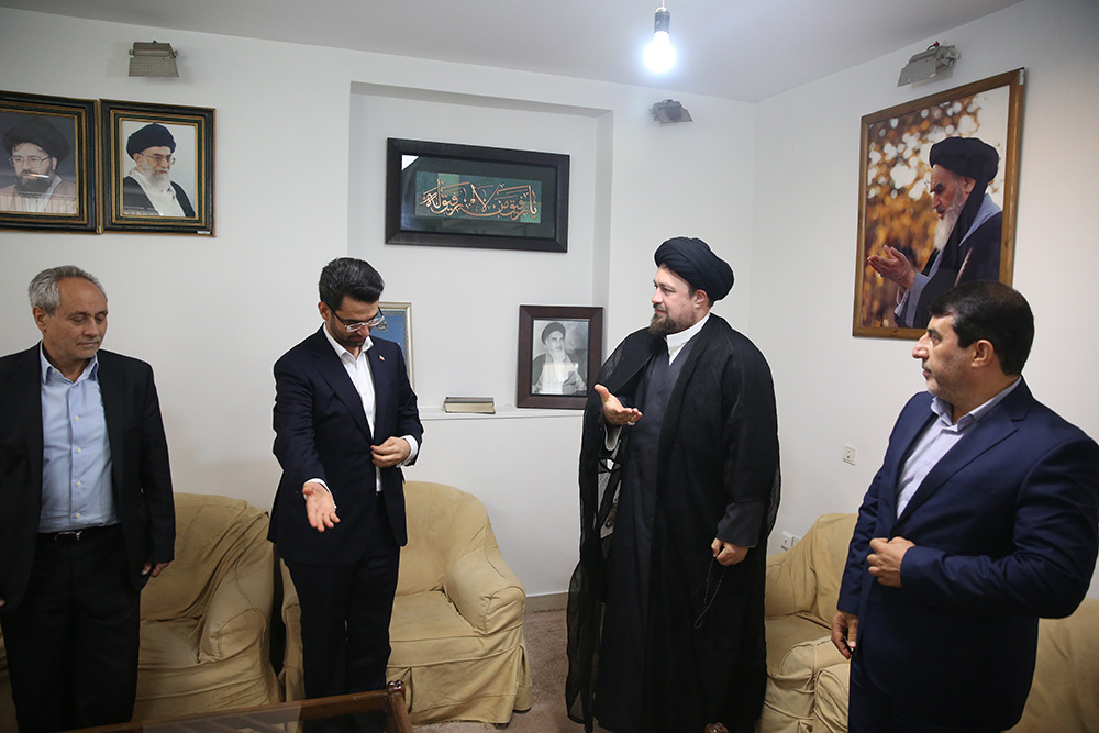 مراسم تجدید میثاق با آرمان های امام خمینی (ره) در حسینیه جماران