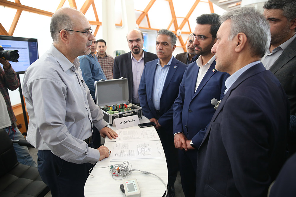 بازدید وزیر ارتباطات و فناوری اطلاعات از پارک علم و فناوری دانشگاه تهران