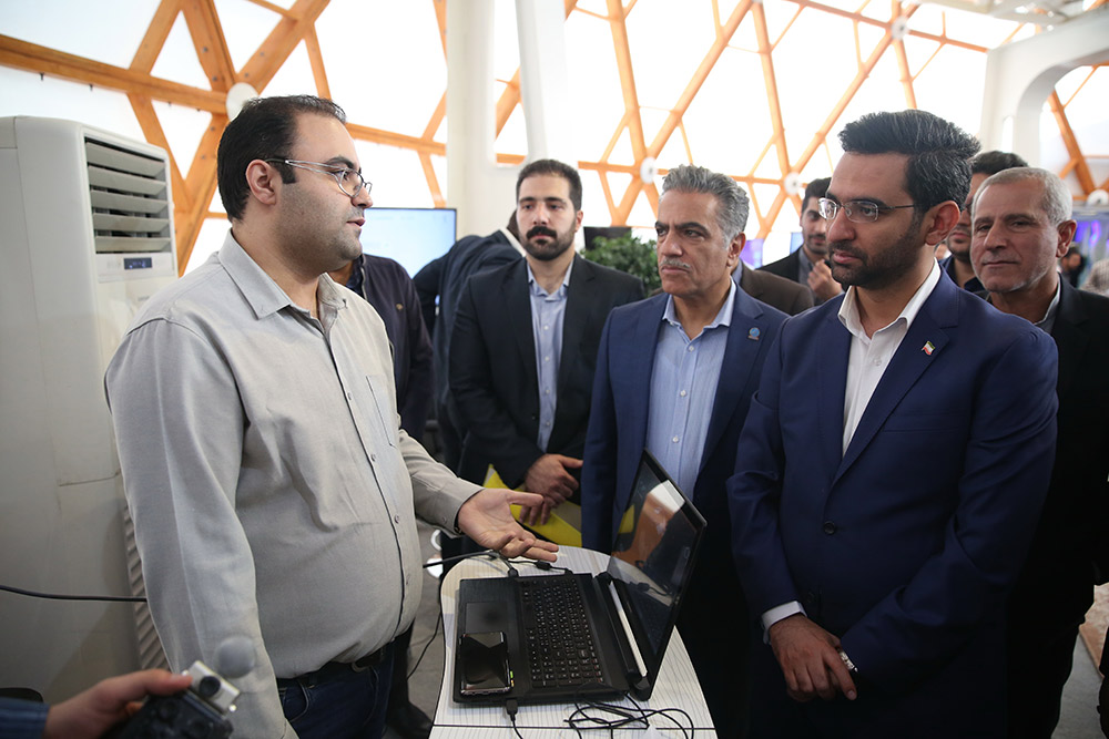 بازدید وزیر ارتباطات و فناوری اطلاعات از پارک علم و فناوری دانشگاه تهران