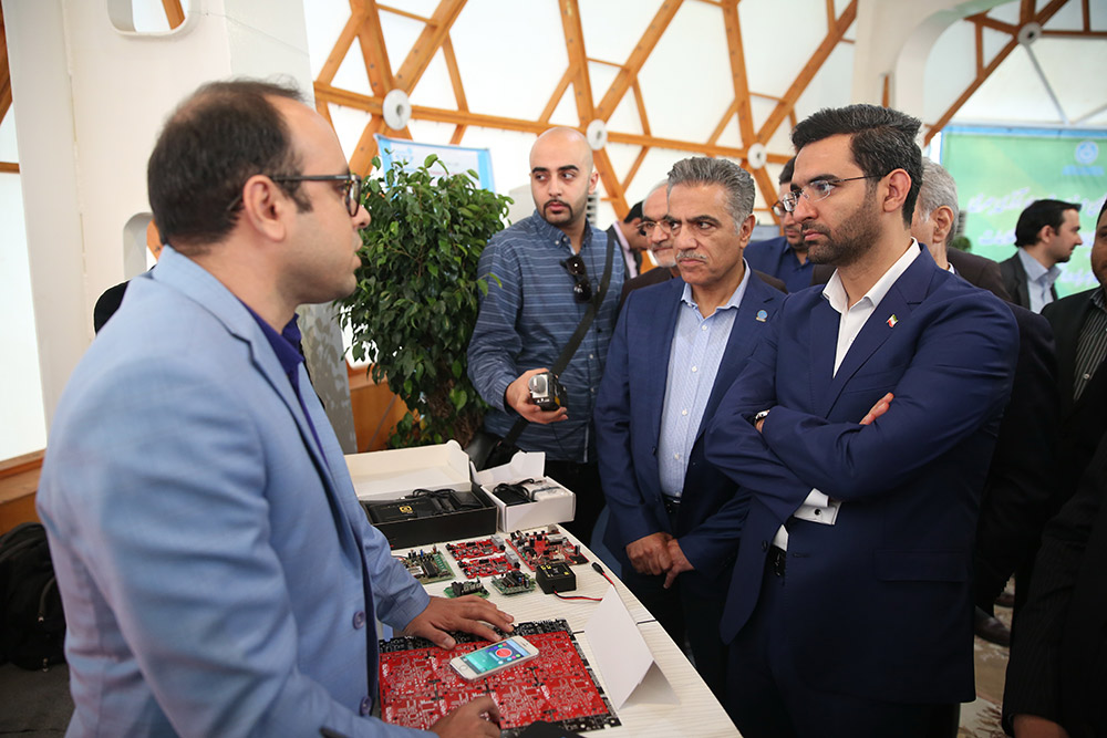 بازدید وزیر ارتباطات و فناوری اطلاعات از پارک علم و فناوری دانشگاه تهران