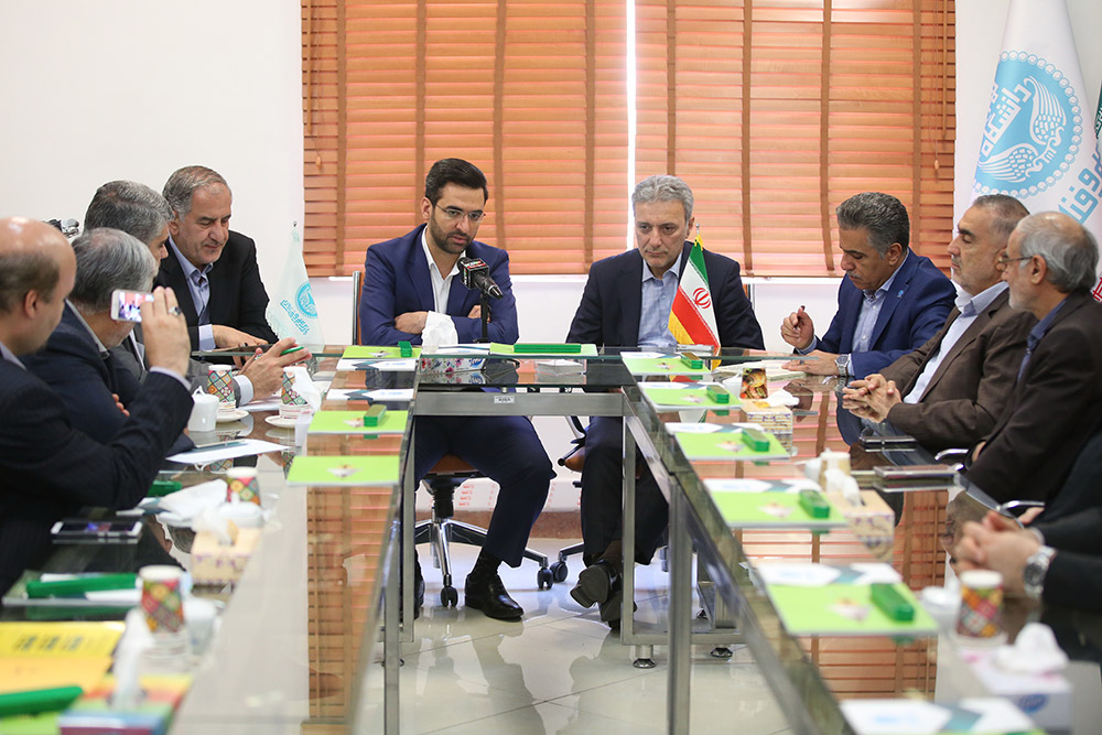 بازدید وزیر ارتباطات و فناوری اطلاعات از پارک علم و فناوری دانشگاه تهران