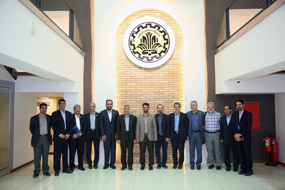 بازدید وزیر ارتباطات و فناوری اطلاعات از دانشگاه صنعتی شریف