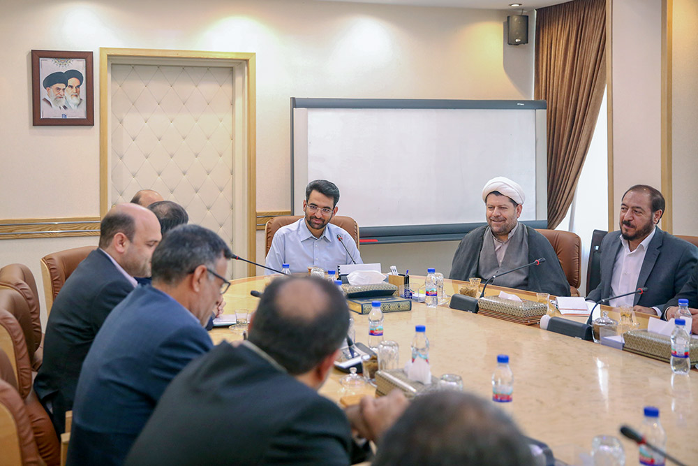 جلسه وزیر ارتباطات و فناوری اطلاعات با فرماندهان بسیج ستاد وزارت، سازمان ها و شرکت های تابعه