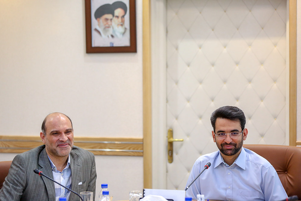 جلسه وزیر ارتباطات و فناوری اطلاعات با فرماندهان بسیج ستاد وزارت، سازمان ها و شرکت های تابعه