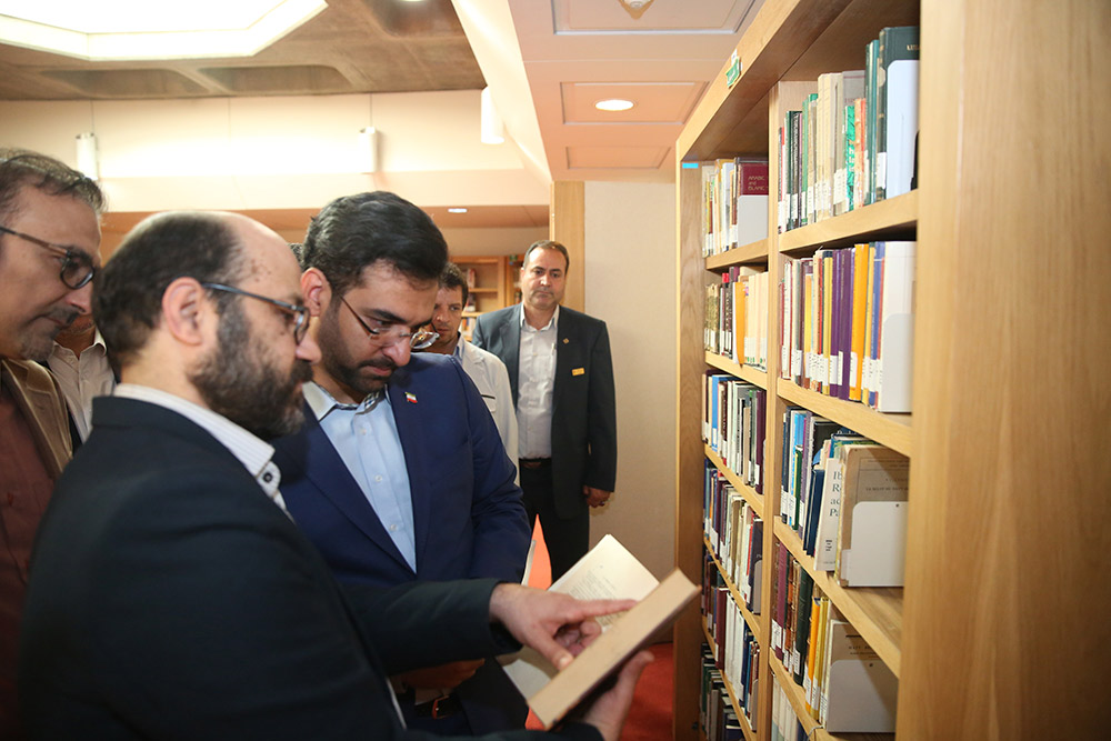 بازدید وزیر ارتباطات و فناوری اطلاعات از کتابخانه ملی