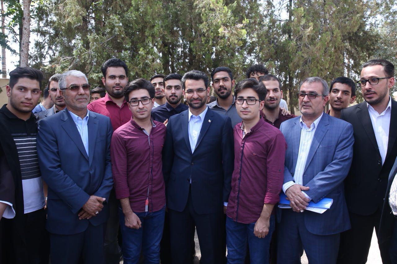 روز اول سفر وزیر ارتباطات و فناوری اطلاعات به استان فارس