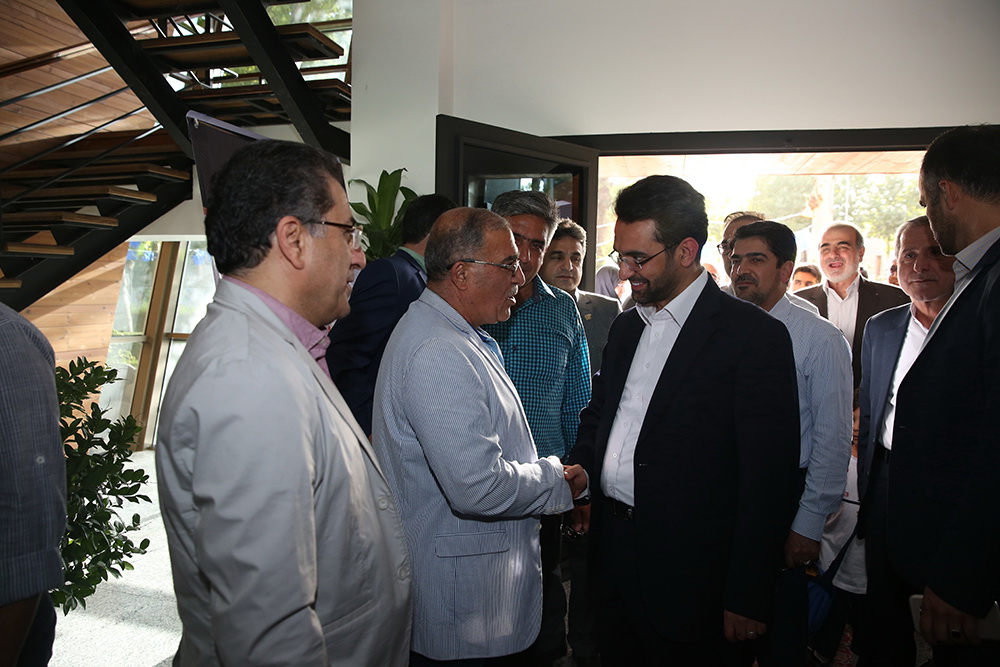 بازدید وزیر ارتباطات و فناوری اطلاعات از مجموعه ورزشی پیام