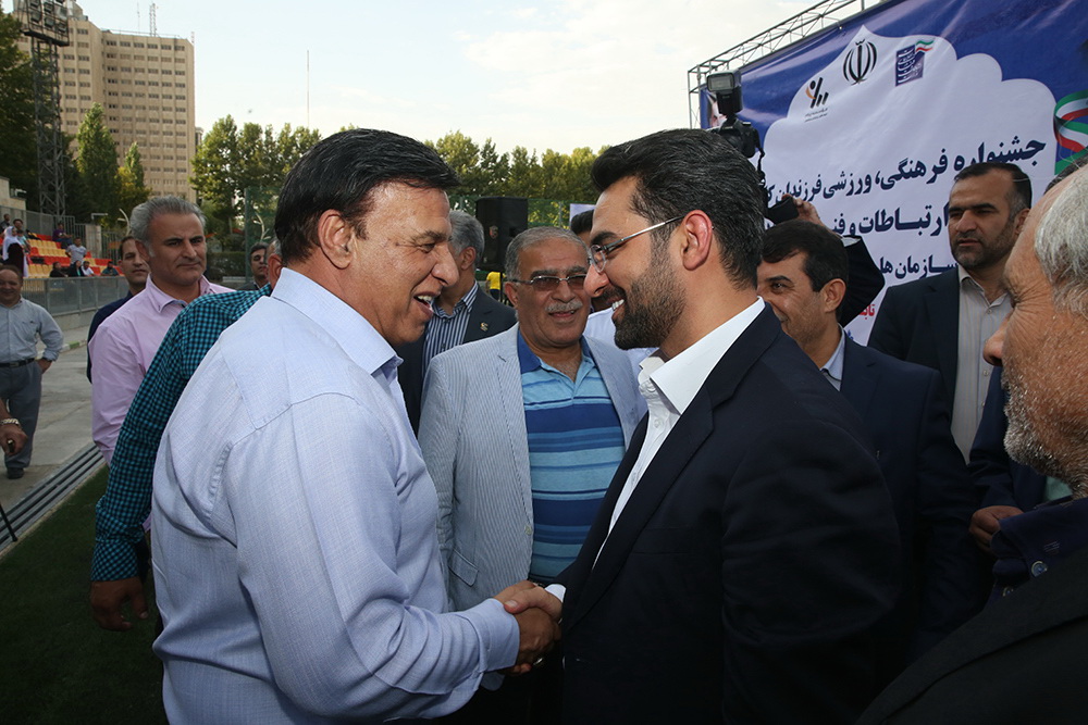 بازدید وزیر ارتباطات و فناوری اطلاعات از مجموعه ورزشی پیام