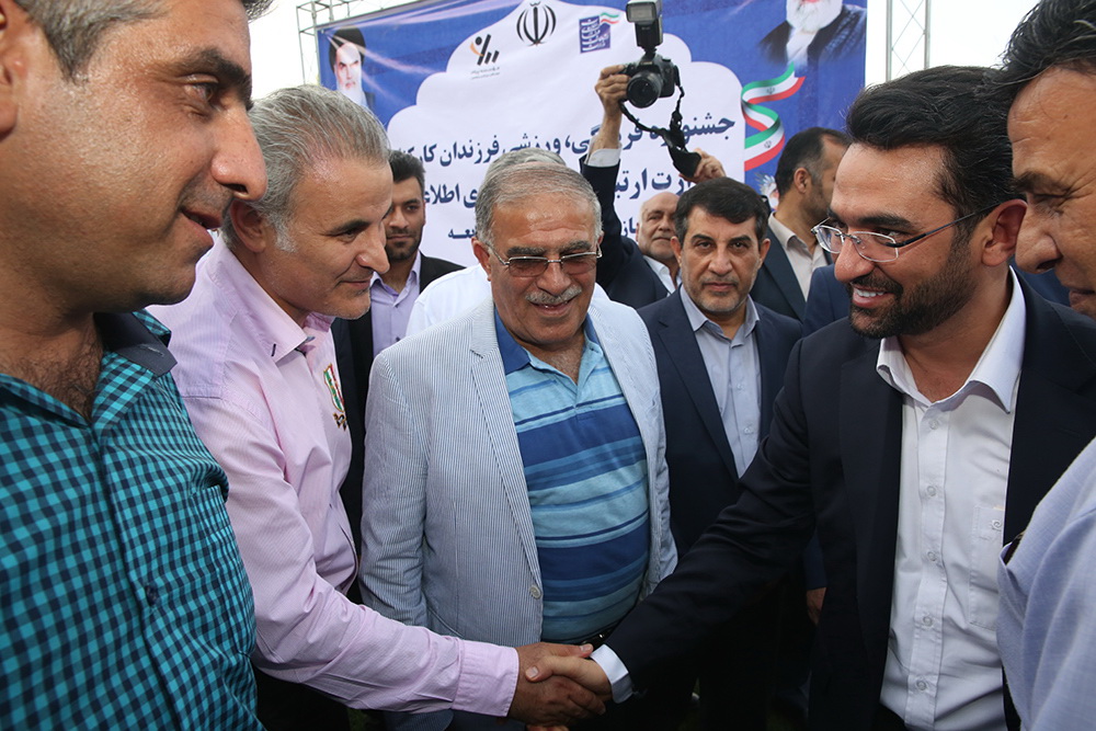 بازدید وزیر ارتباطات و فناوری اطلاعات از مجموعه ورزشی پیام