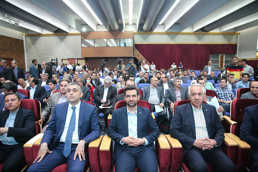 شروع به کار نمایشگاه الکامپ با حضور وزیر ارتباطات و فناوری اطلاعات