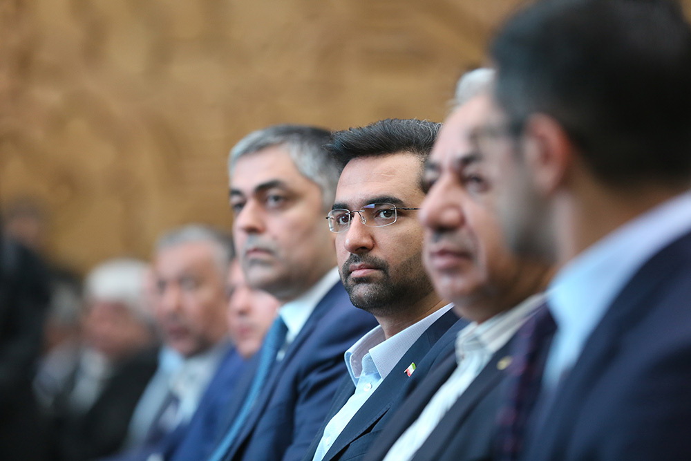 شروع به کار نمایشگاه الکامپ با حضور وزیر ارتباطات و فناوری اطلاعات