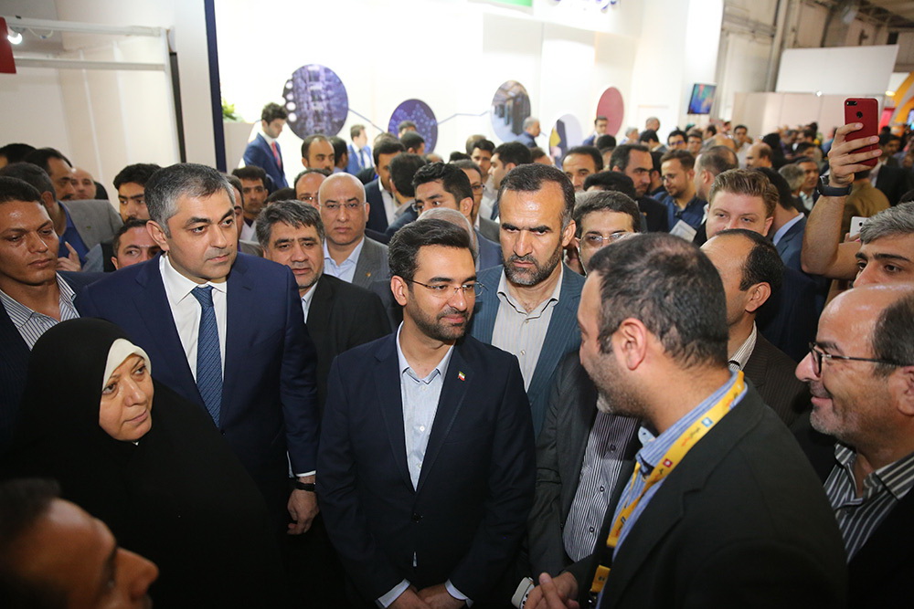 شروع به کار نمایشگاه الکامپ با حضور وزیر ارتباطات و فناوری اطلاعات