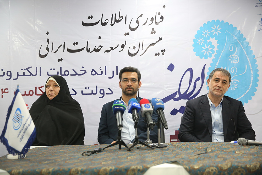 شروع به کار نمایشگاه الکامپ با حضور وزیر ارتباطات و فناوری اطلاعات