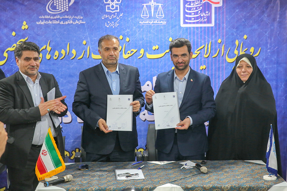 شروع به کار نمایشگاه الکامپ با حضور وزیر ارتباطات و فناوری اطلاعات