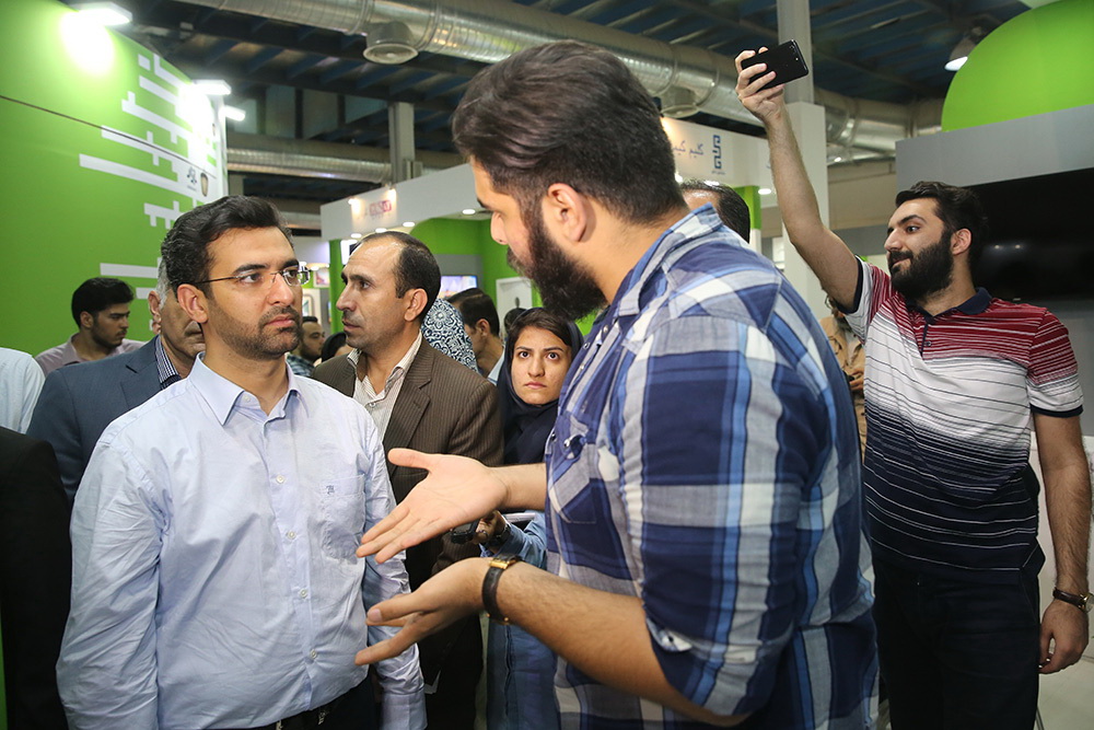شروع به کار نمایشگاه الکامپ با حضور وزیر ارتباطات و فناوری اطلاعات