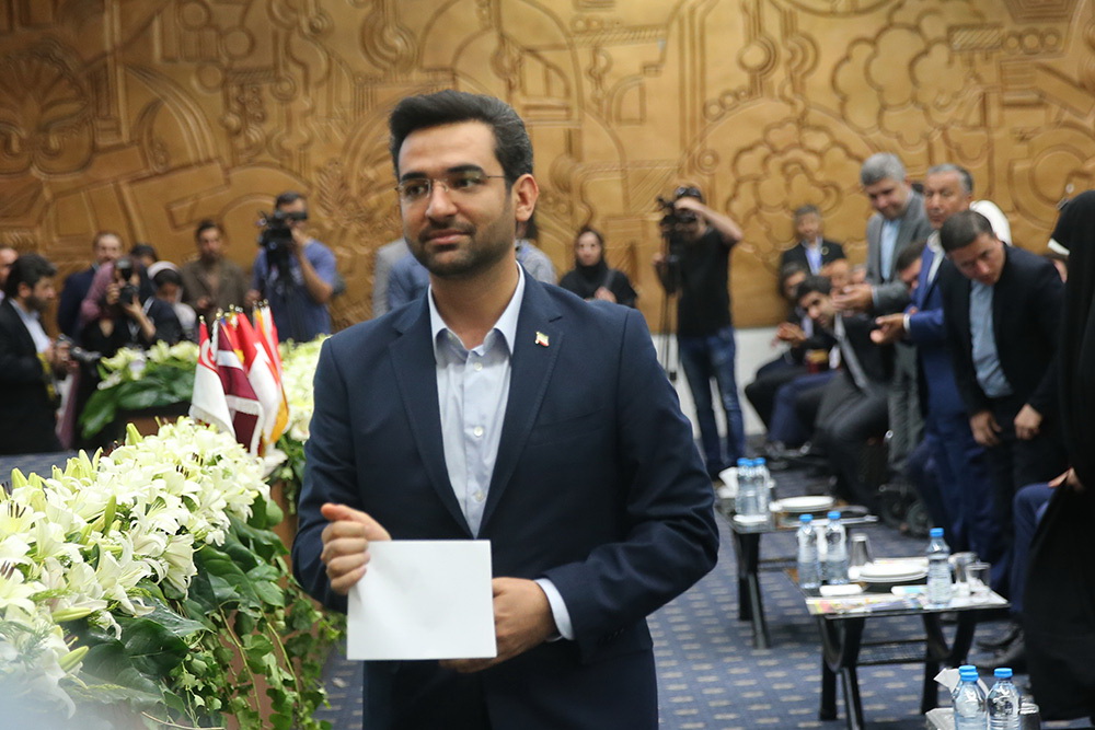 شروع به کار نمایشگاه الکامپ با حضور وزیر ارتباطات و فناوری اطلاعات