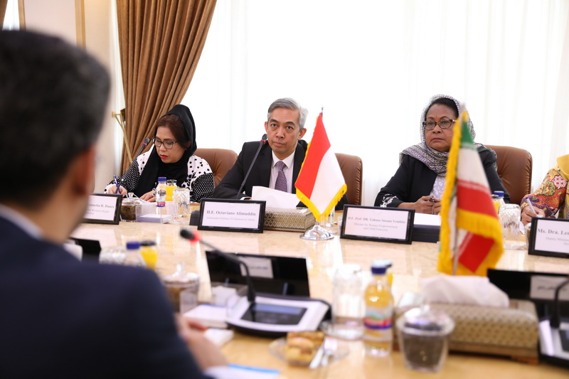 دیدار وزیر توانمندسازی زنان و حمایت از کودکان اندونزی با وزیر ارتباطات ایران