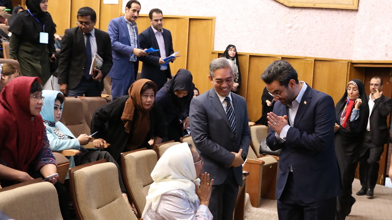 نقش ارتباطات و فناوری اطلاعات در توانمندسازی زنان