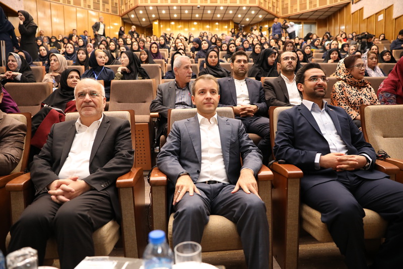 نقش ارتباطات و فناوری اطلاعات در توانمندسازی زنان