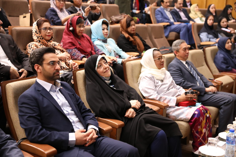 نقش ارتباطات و فناوری اطلاعات در توانمندسازی زنان