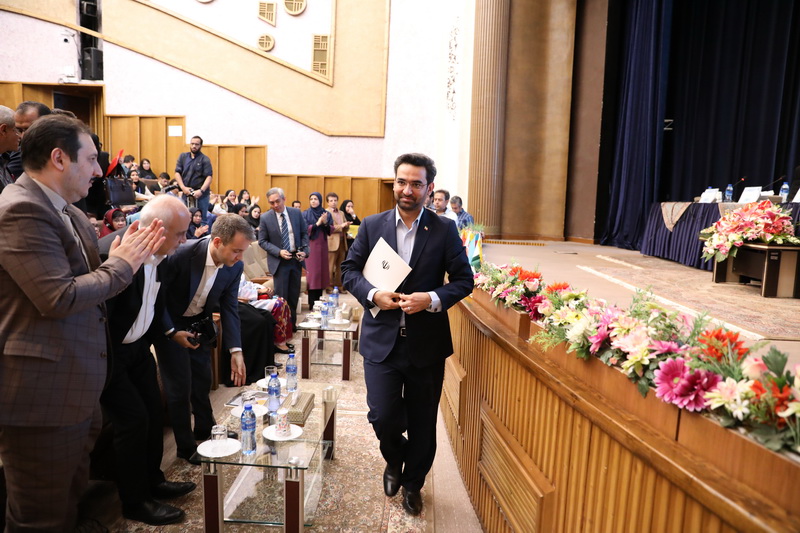 نقش ارتباطات و فناوری اطلاعات در توانمندسازی زنان