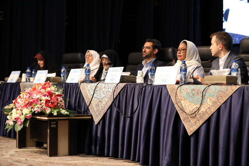 نقش ارتباطات و فناوری اطلاعات در توانمندسازی زنان