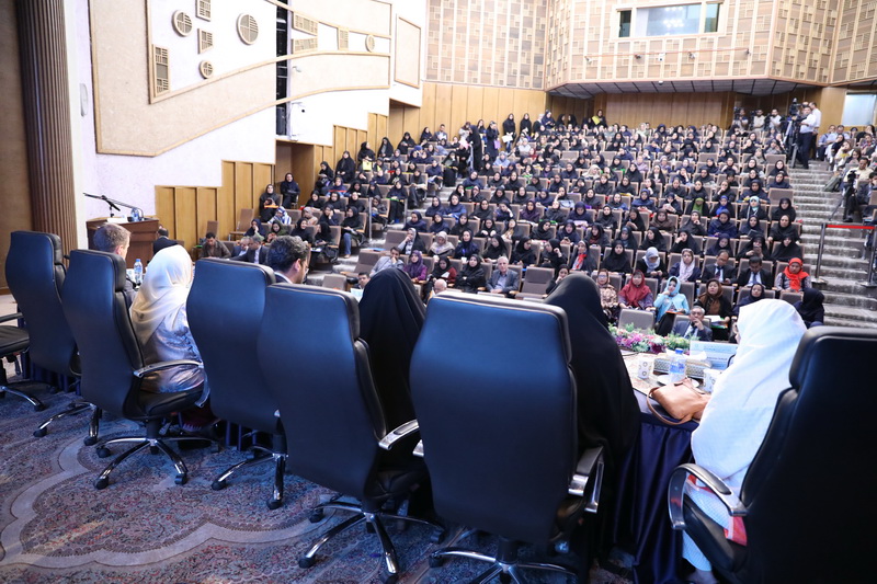 نقش ارتباطات و فناوری اطلاعات در توانمندسازی زنان