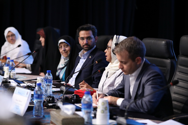 نقش ارتباطات و فناوری اطلاعات در توانمندسازی زنان