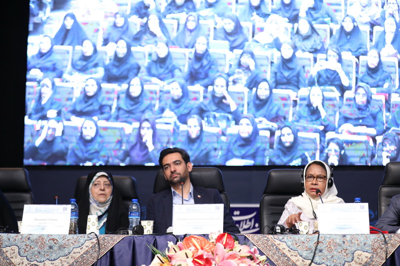 نقش ارتباطات و فناوری اطلاعات در توانمندسازی زنان